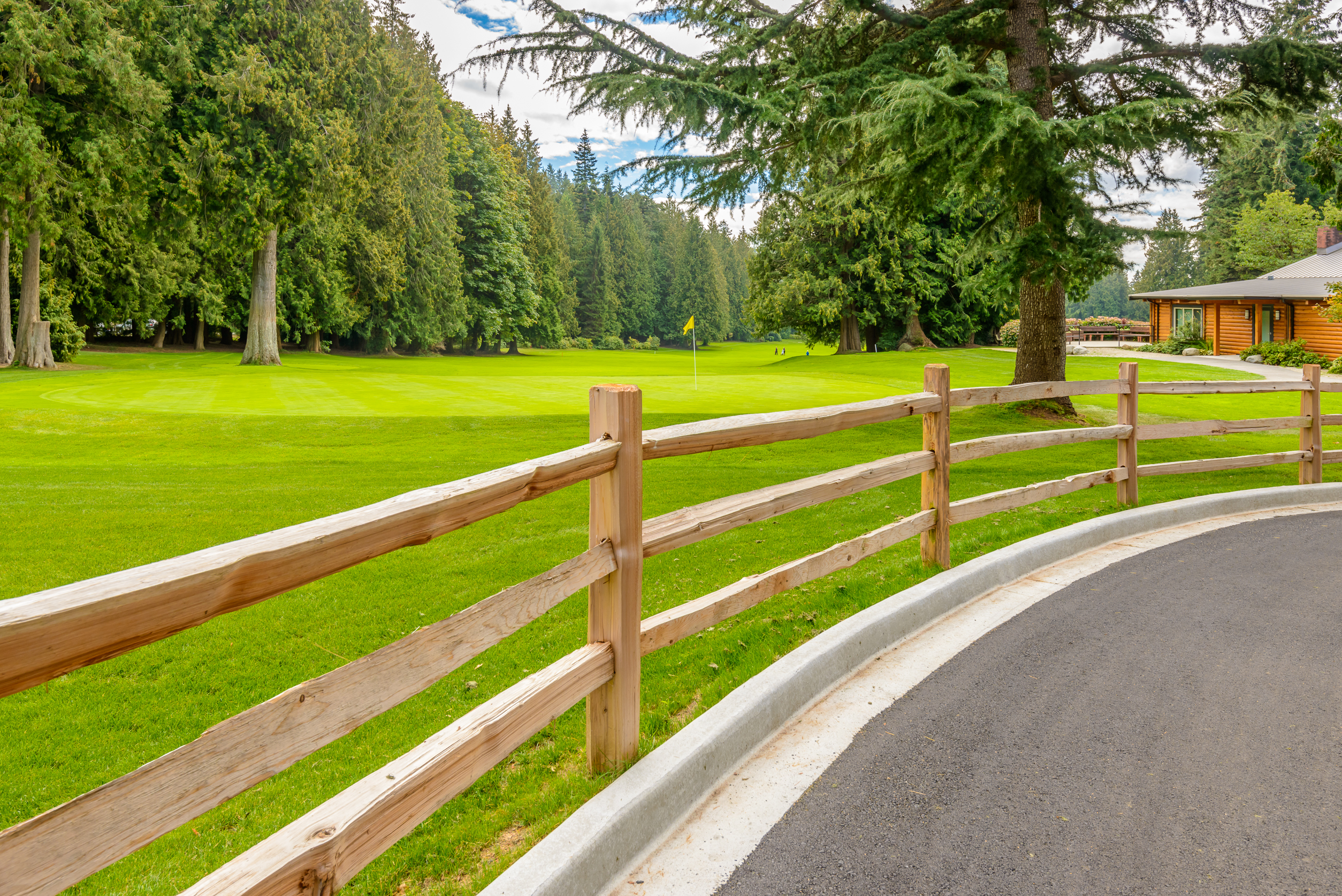 golf-course-with-wooden-fence-2025-10-28-21-42-32-utc